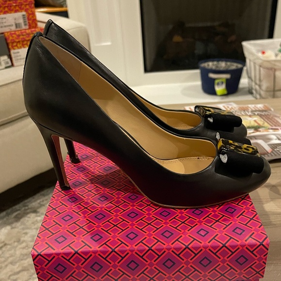 Tory Burch Chase 100MM Pumps - Size 11 - Picture 5 of 7